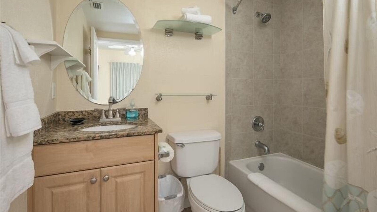 Photo of Bathroom in Treasure Island