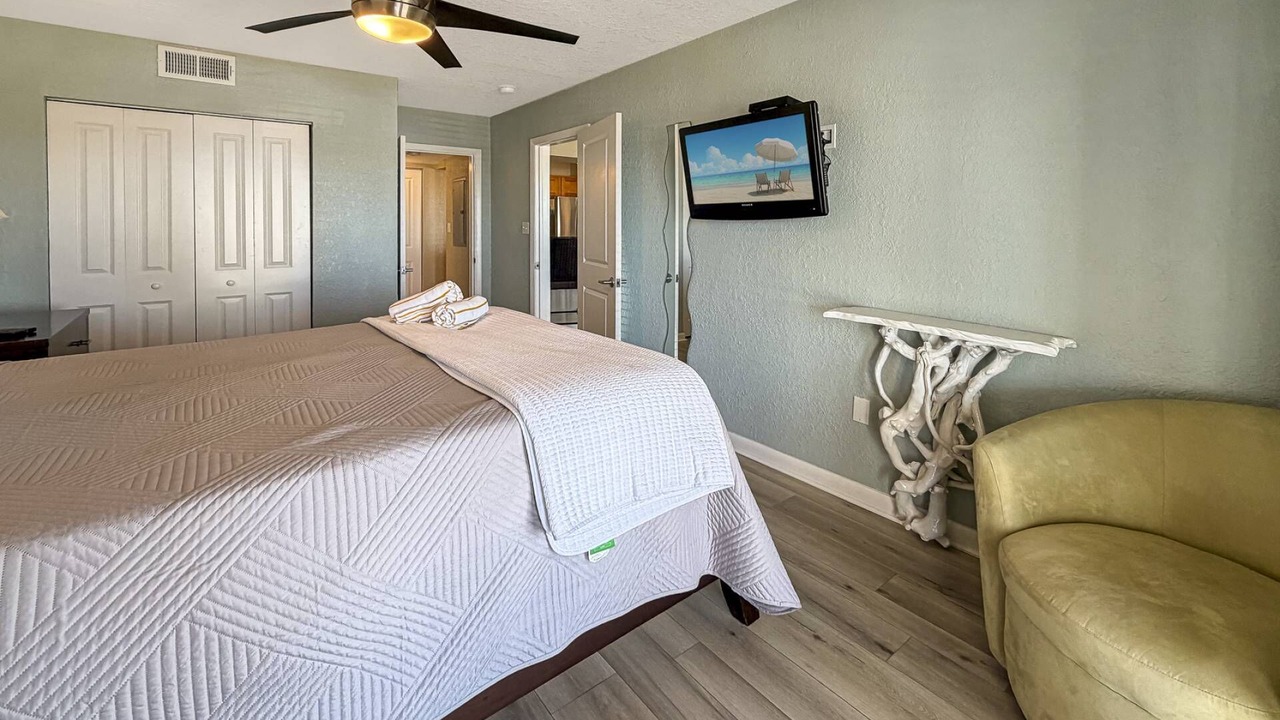 Photo of Bedroom in Pass-a-Grille Historic District