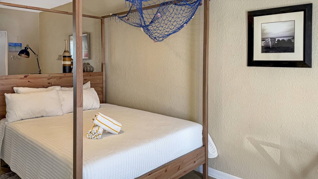 Photo of Bedroom in Pass-a-Grille Historic District