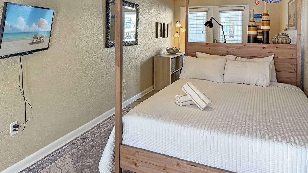 Photo of Bedroom in Pass-a-Grille Historic District
