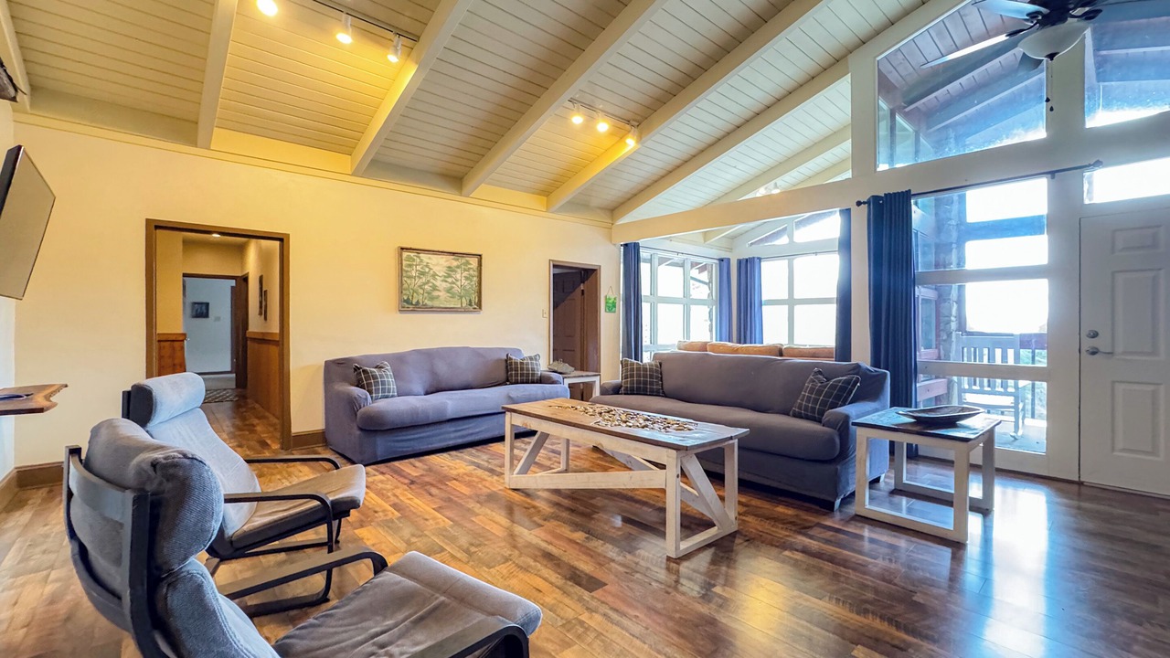 Photo of Livingroom in Whittier