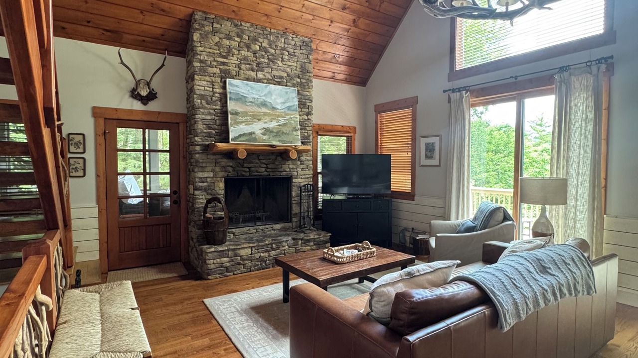 Photo of Livingroom in Cashiers
