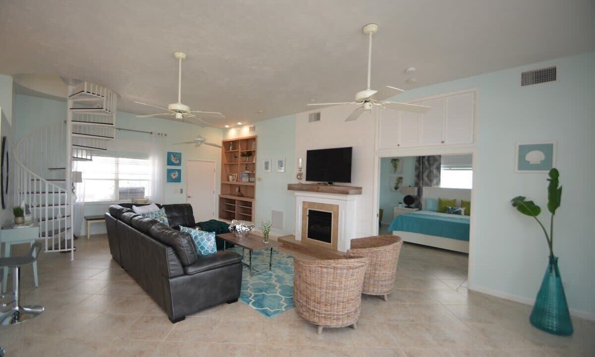Photo of Livingroom in Marineland Acres