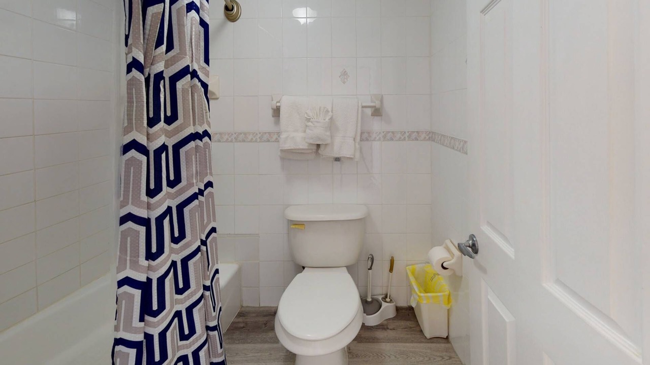 Photo of Bathroom in Treasure Island
