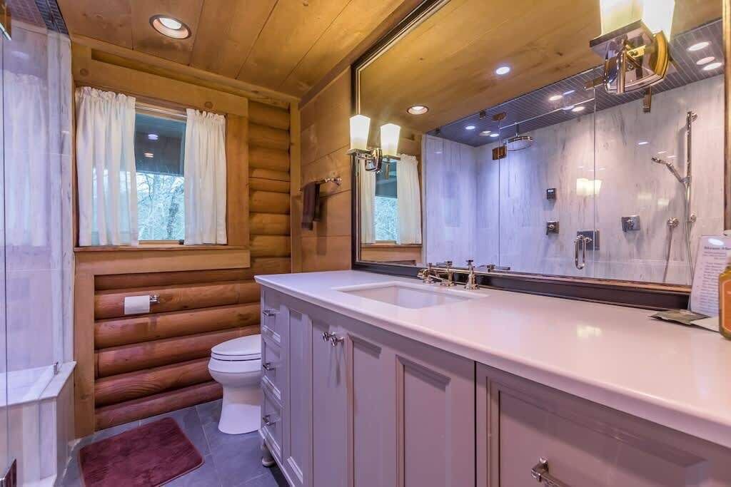 Photo of Bathroom in Cleveland