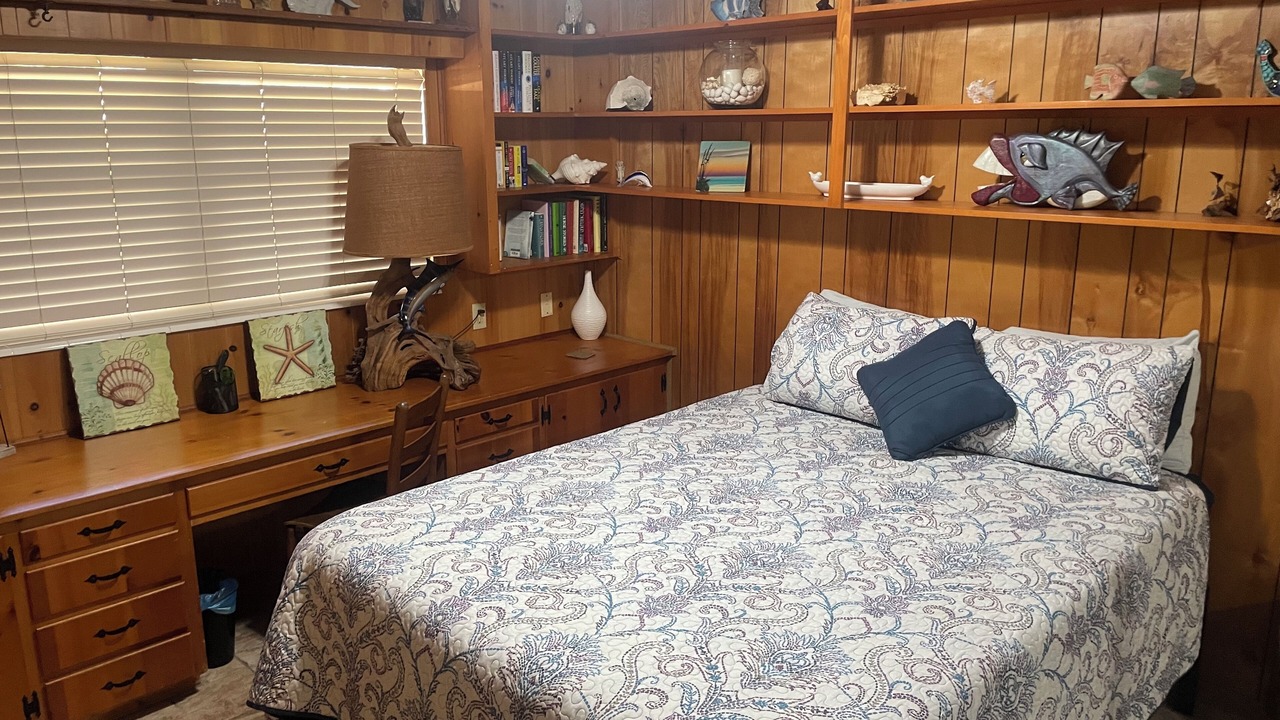 Photo of Bedroom in Convair Cove