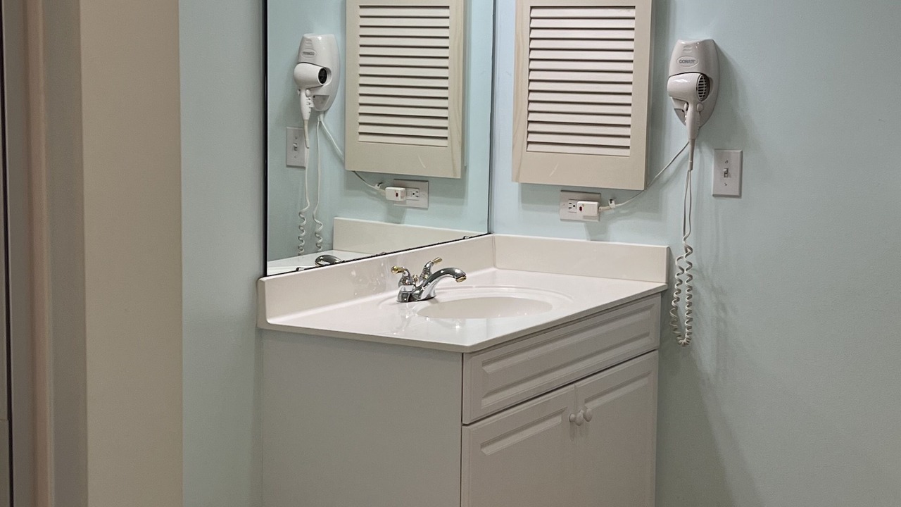 Photo of Bathroom in Arcadian Shores