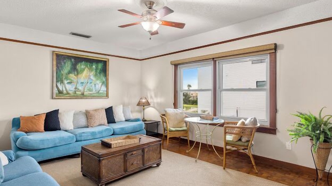 Photo of Livingroom in Crescent Beach