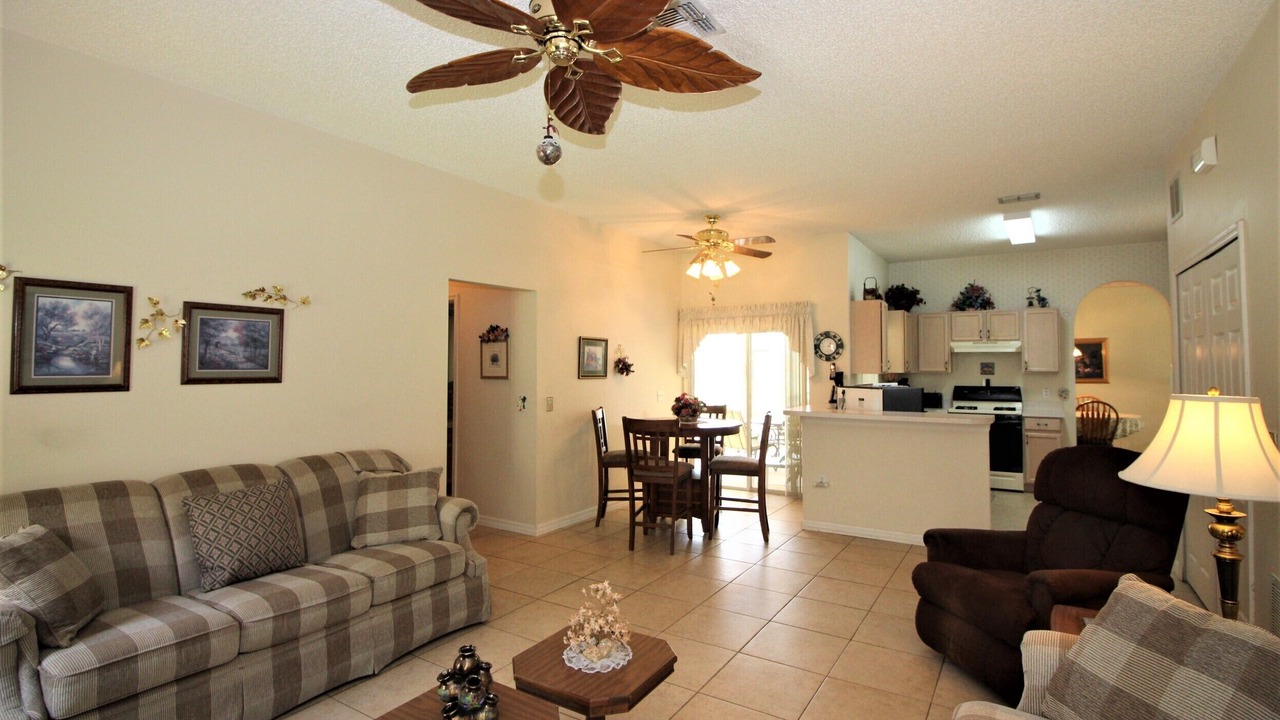 Photo of Livingroom in Crescent Lakes