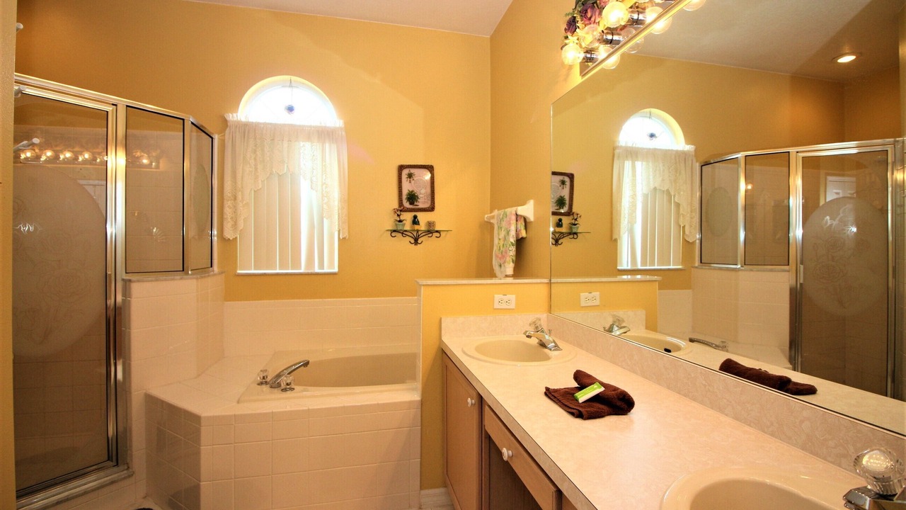 Photo of Bathroom in Crescent Lakes