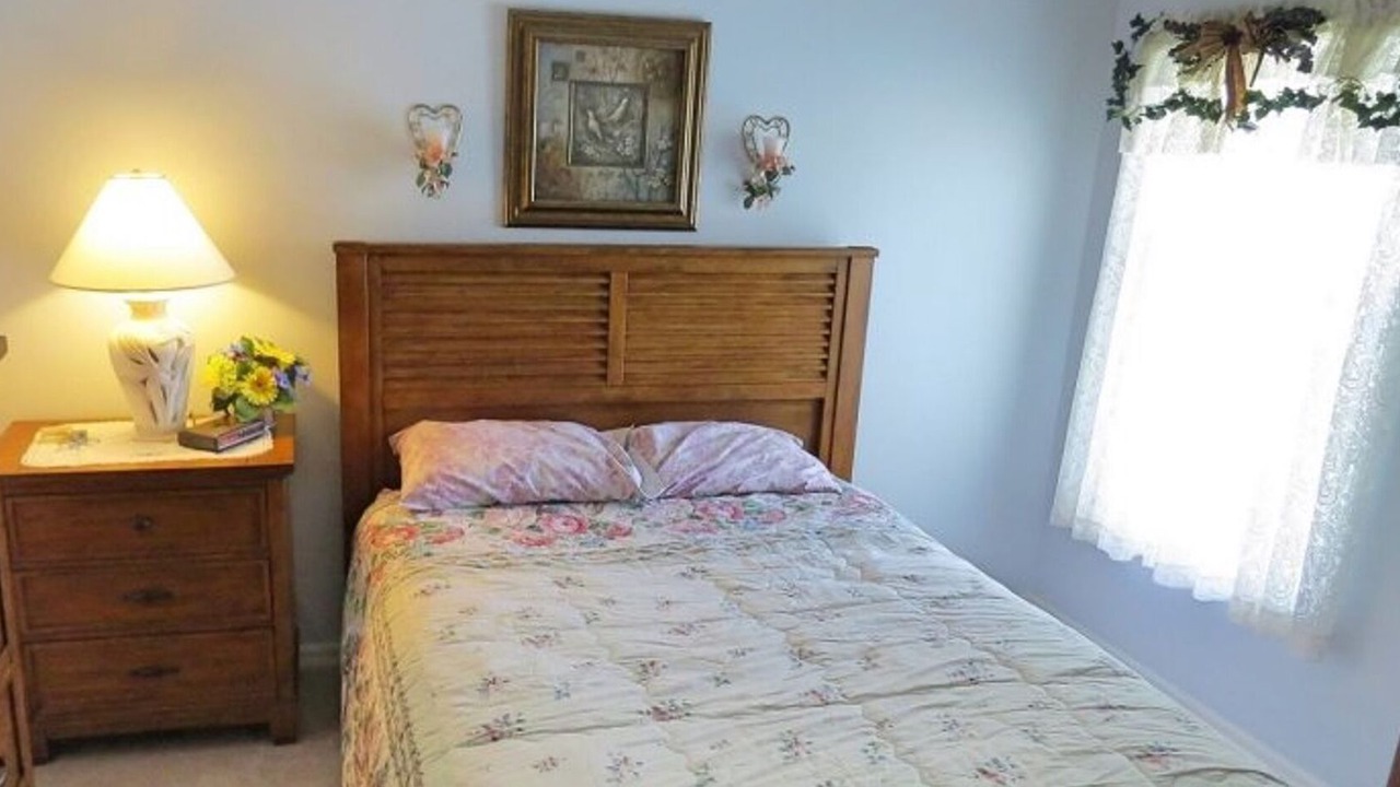 Photo of Bedroom in Crescent Lakes