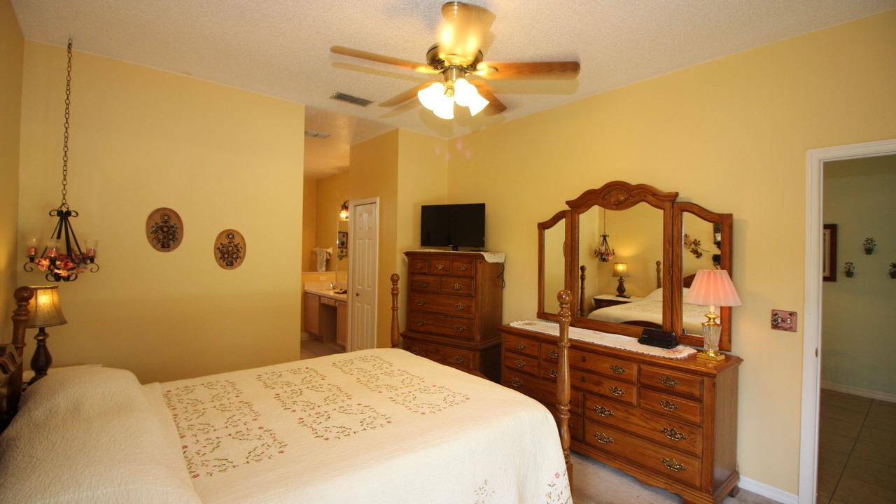 Photo of Bedroom in Crescent Lakes