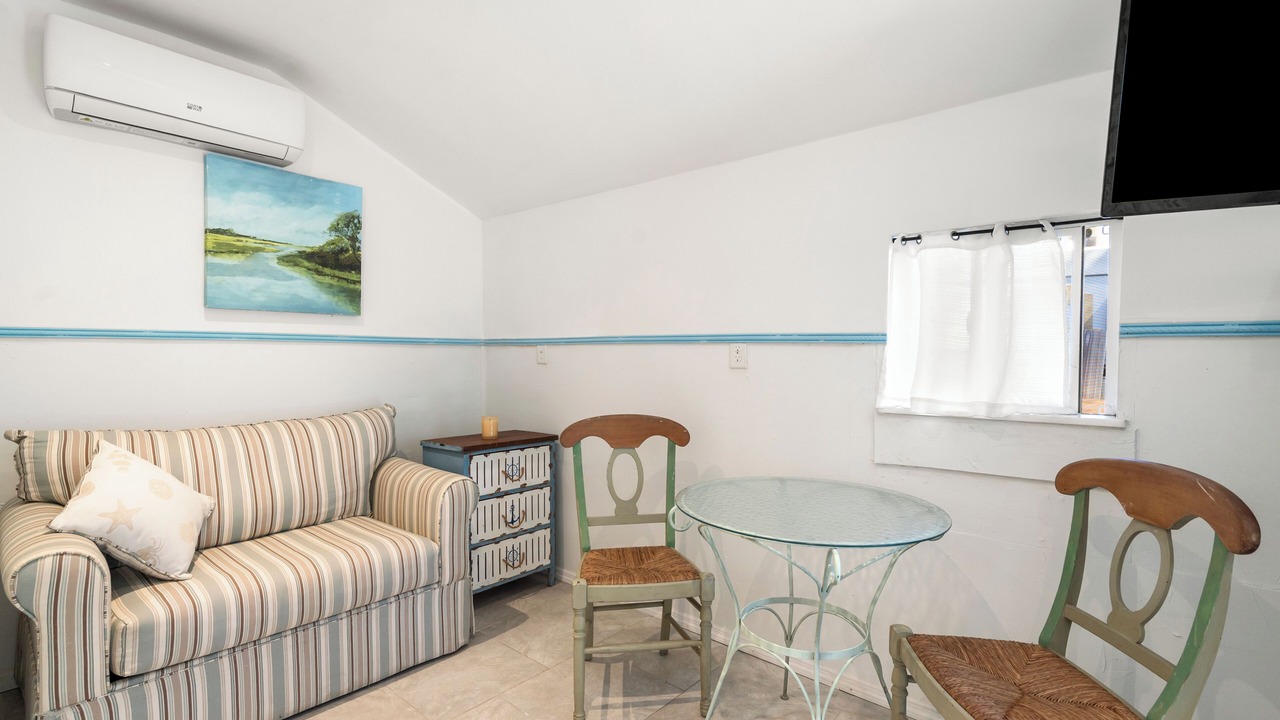 Photo of Livingroom in Treasure Island