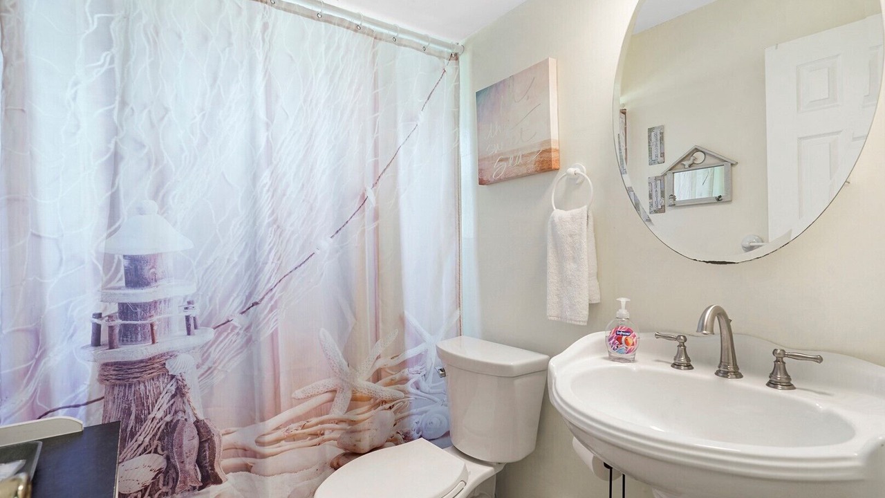 Photo of Bathroom in Surfcrest Village