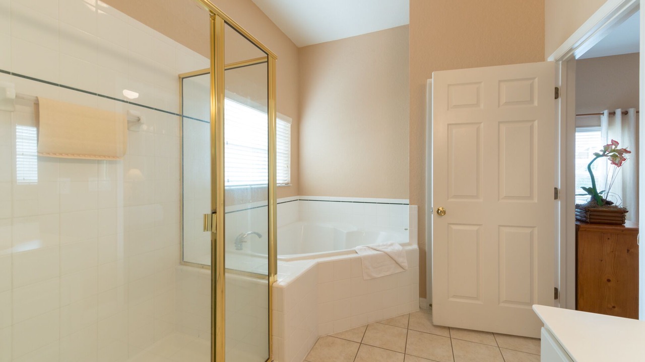 Photo of Bathroom in Bahama Bay