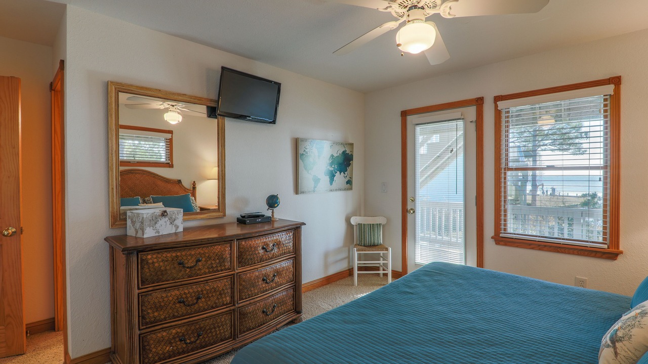 Photo of Bedroom in Corolla Light