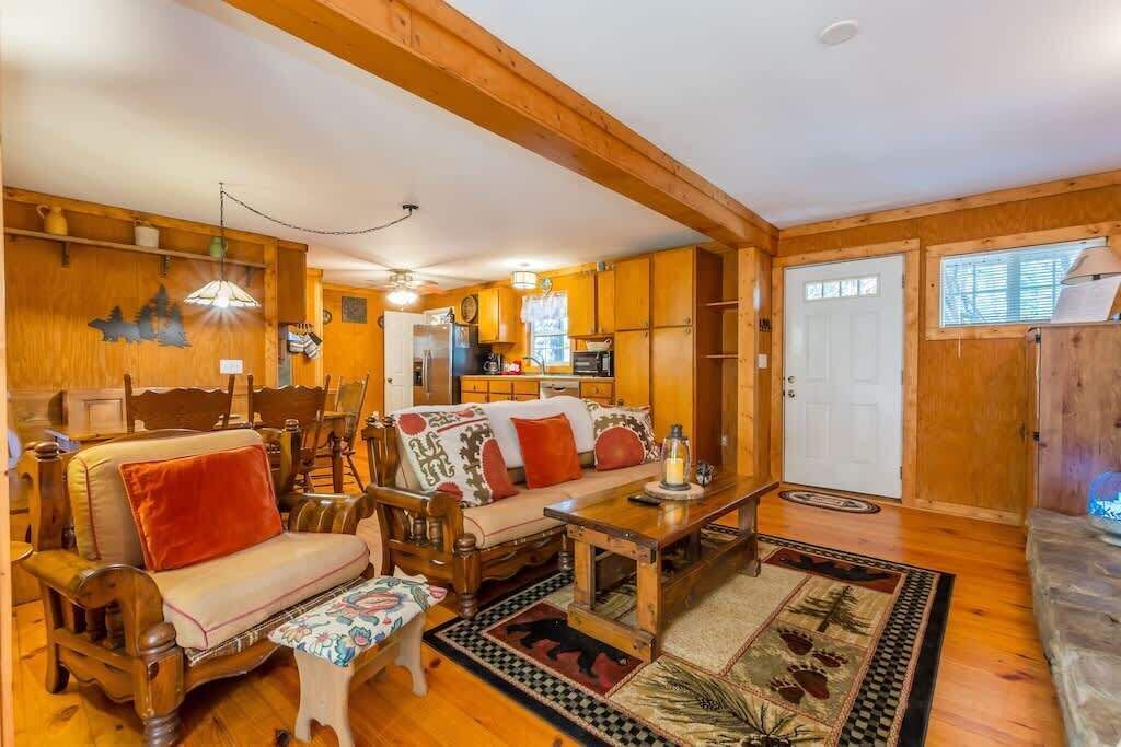 Photo of Livingroom in Helen