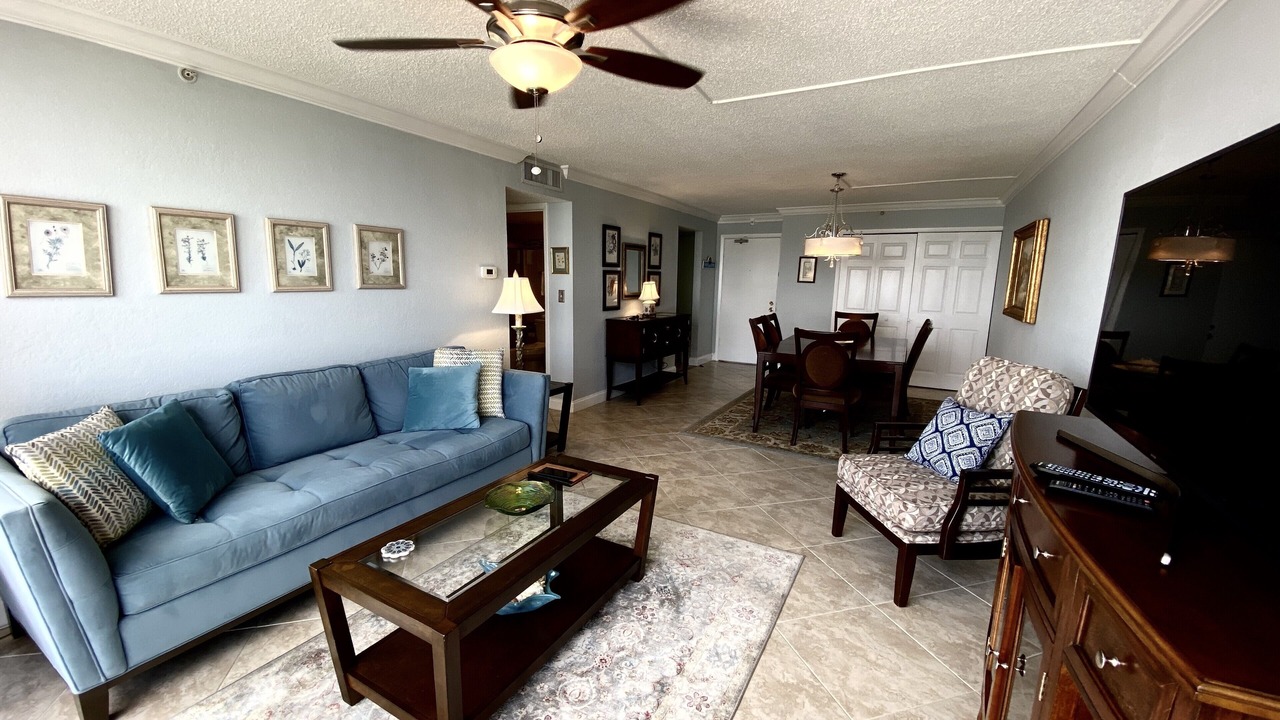 Photo of Livingroom in Island Estate