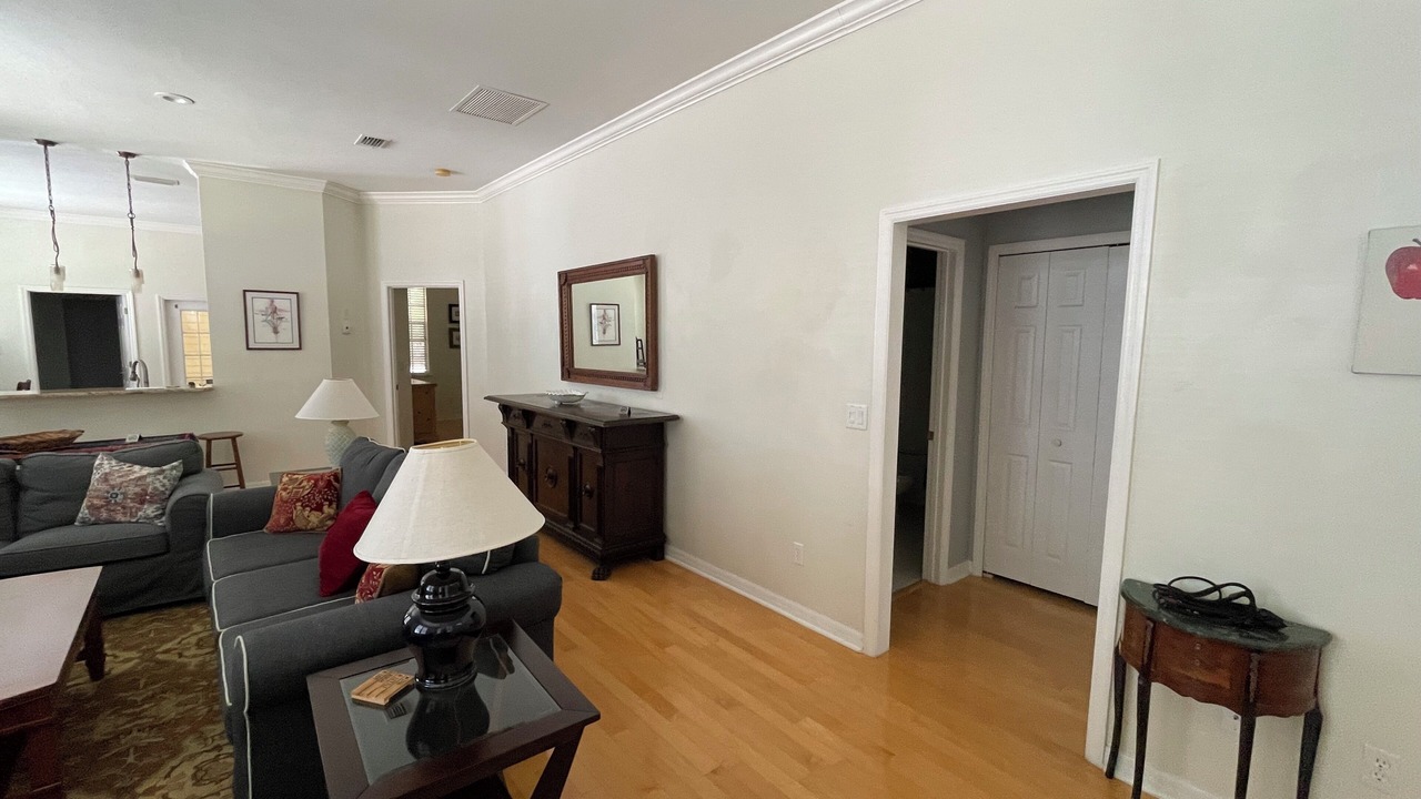 Photo of Livingroom in Haile Plantation