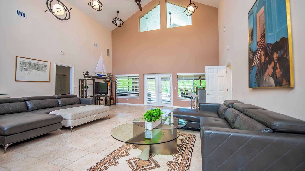 Photo of Livingroom in Groveland