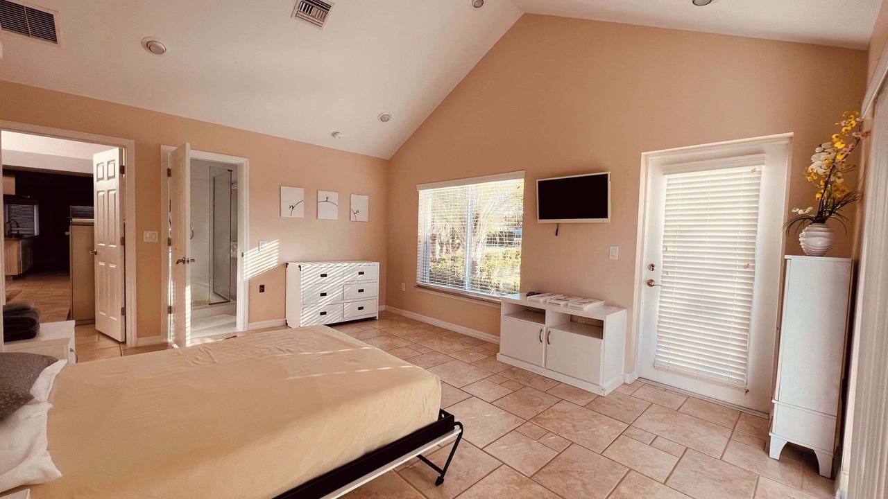 Photo of Bedroom in Groveland