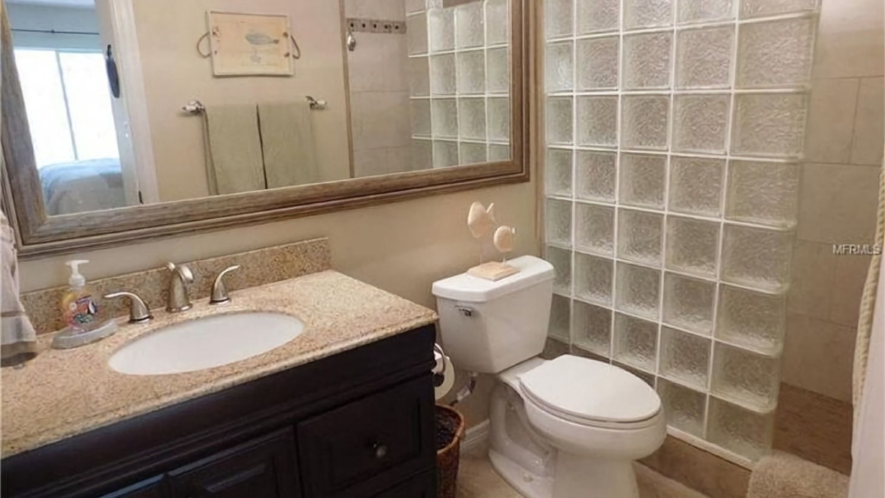 Photo of Bathroom in Plantation