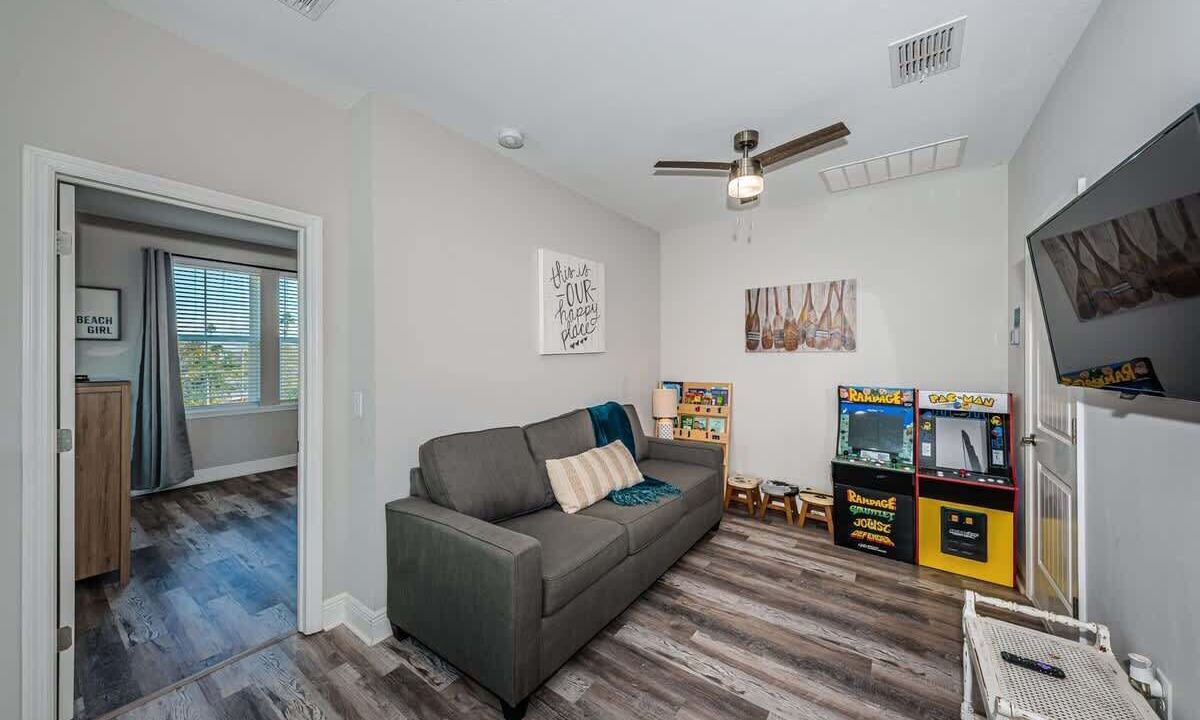 Photo of Livingroom in Redington Beach
