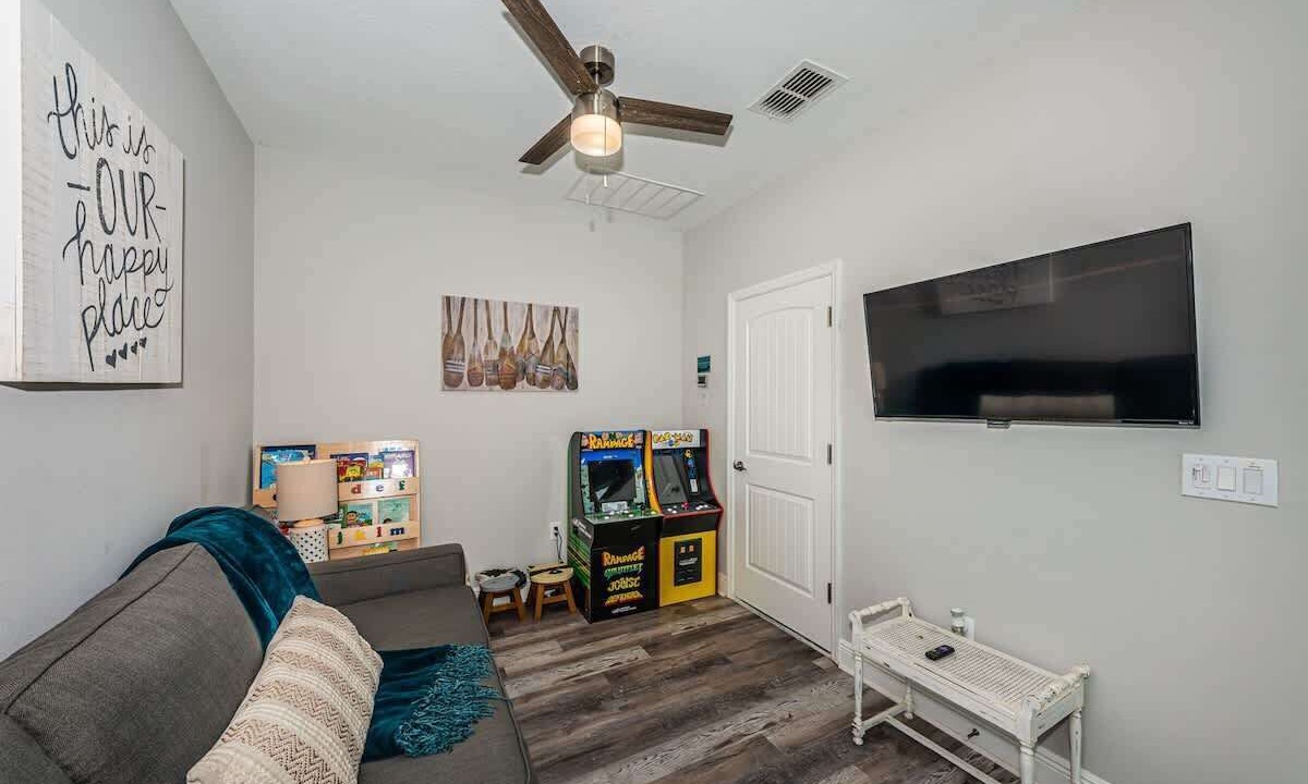 Photo of Livingroom in Redington Beach