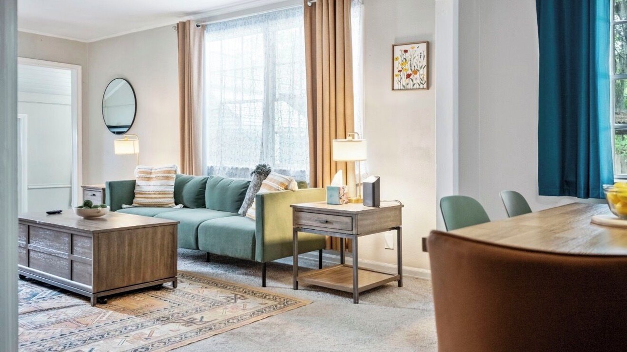 Photo of Livingroom in Lakeshore South
