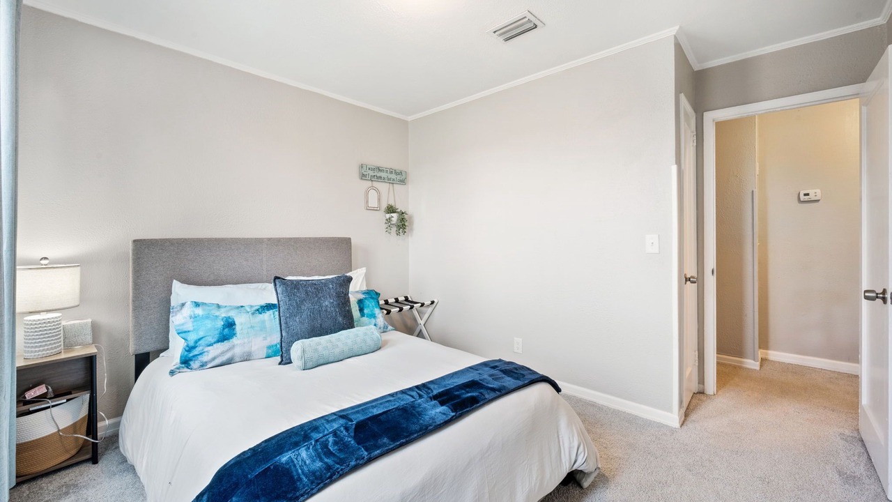 Photo of Bedroom in Lakeshore South