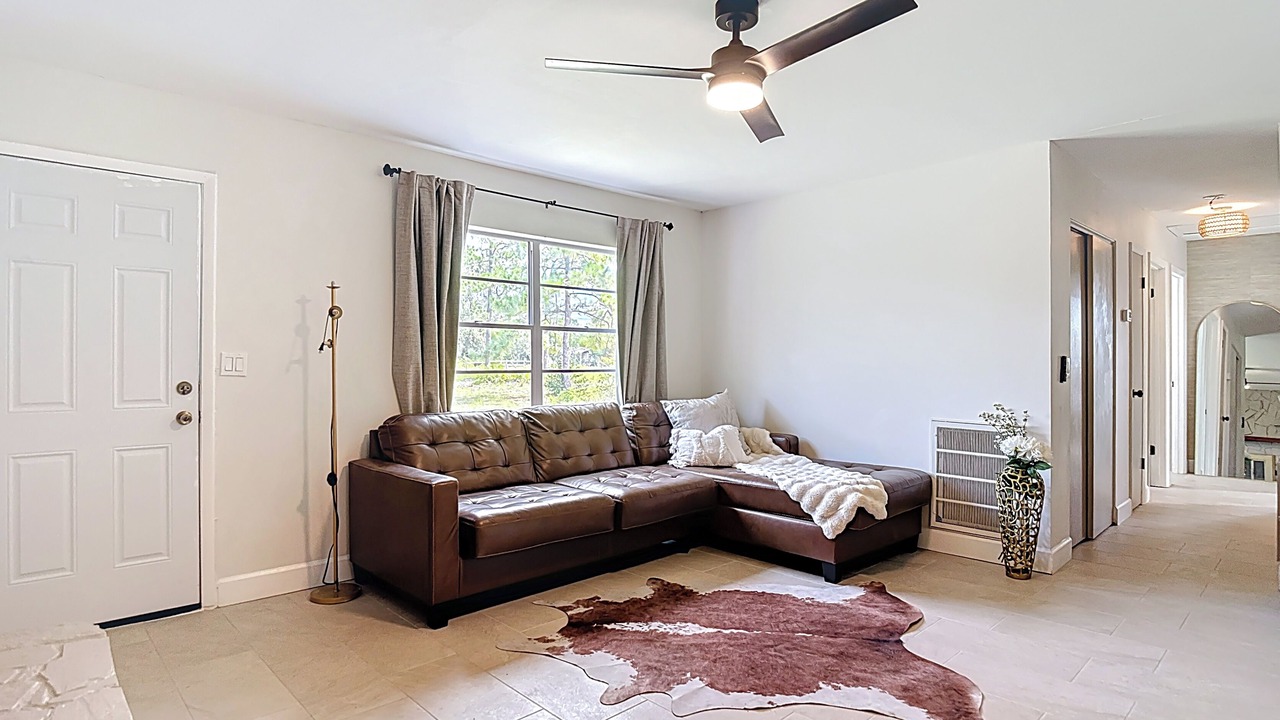 Photo of Livingroom in Brooksville