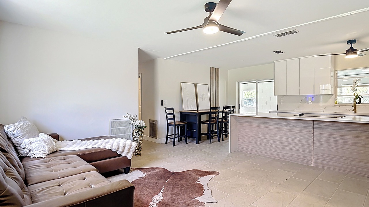 Photo of Livingroom in Brooksville