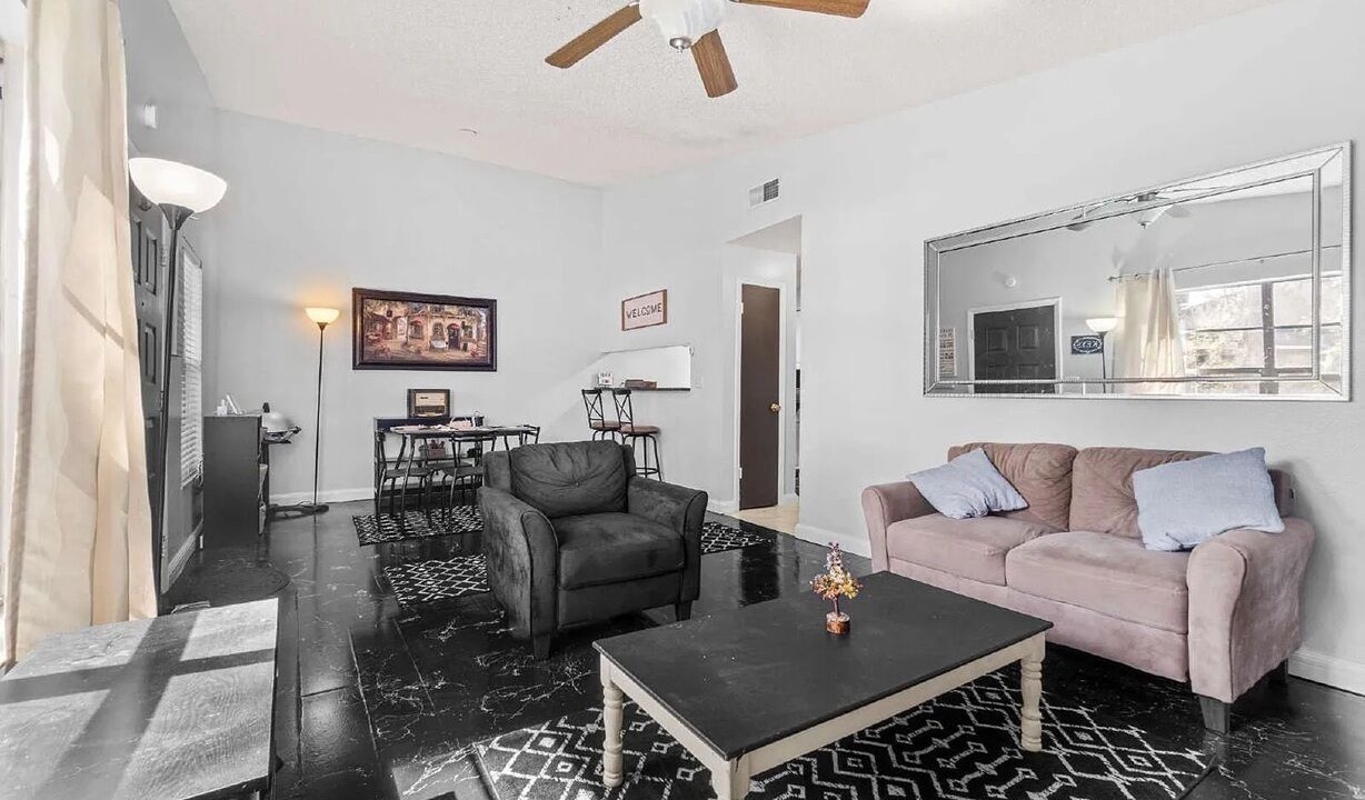 Photo of Livingroom in Bearss Plaza