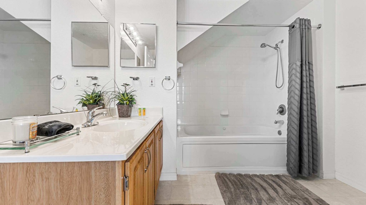 Photo of Bathroom in Venetian Bay Villages