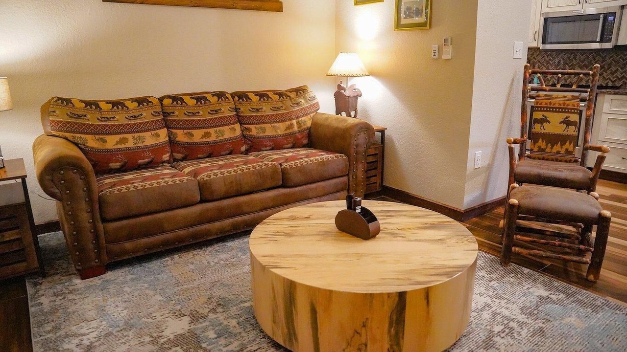 Photo of Livingroom in Bronson