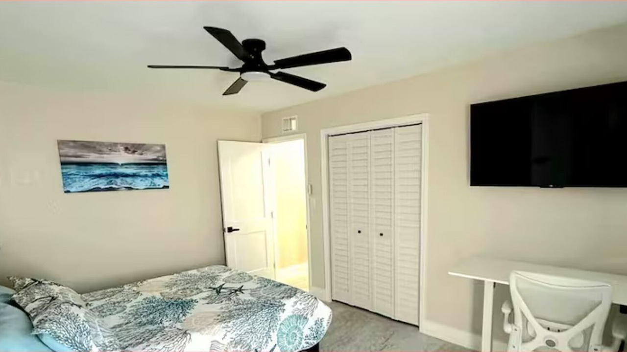 Photo of Bedroom in Capri Isle