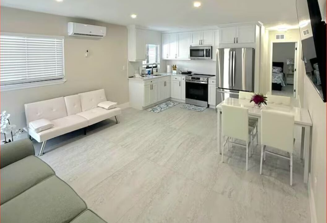 Photo of Livingroom in Capri Isle