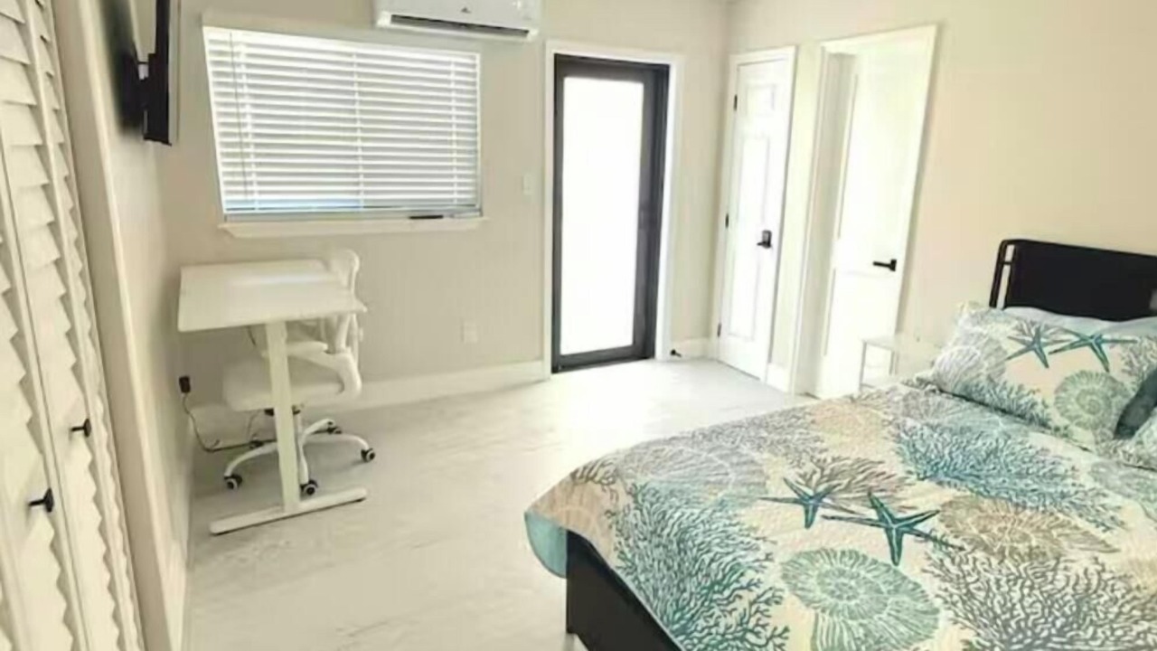 Photo of Bedroom in Capri Isle