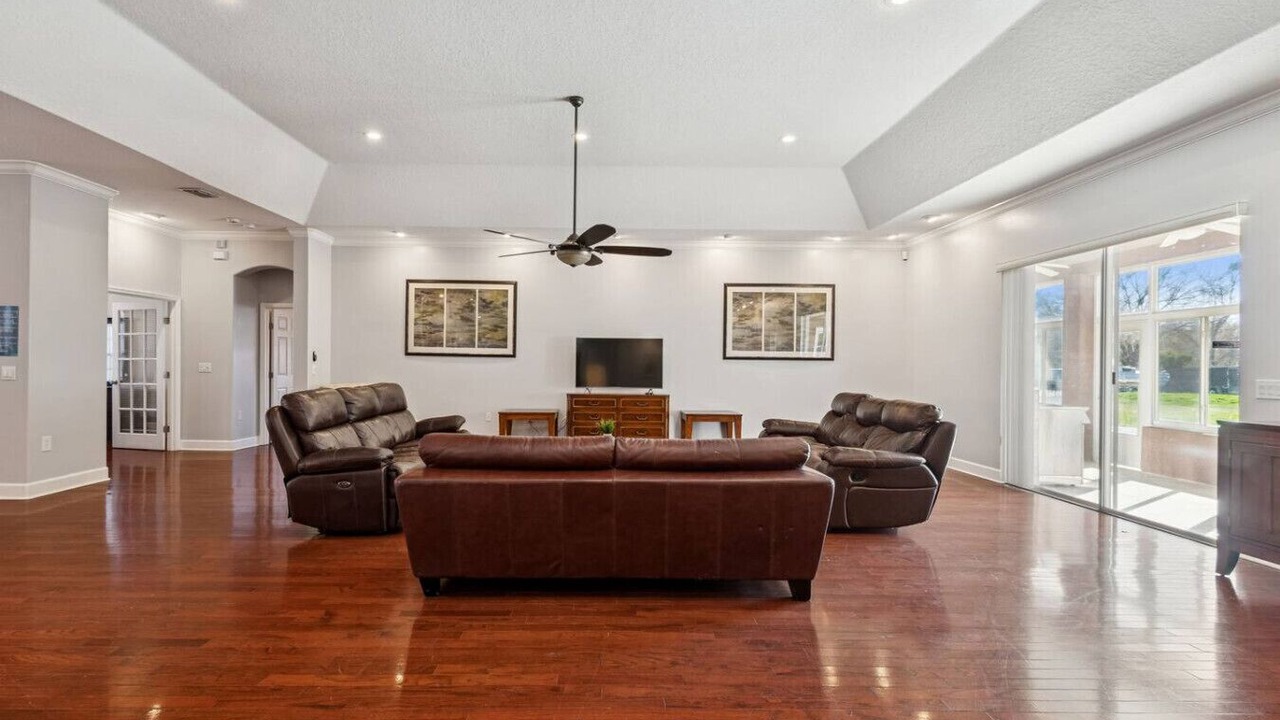 Photo of Livingroom in East Lake