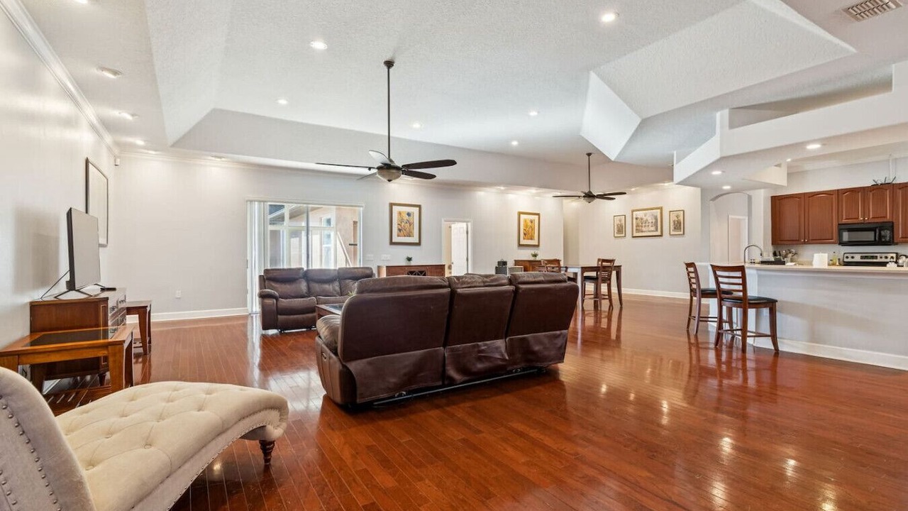 Photo of Livingroom in East Lake