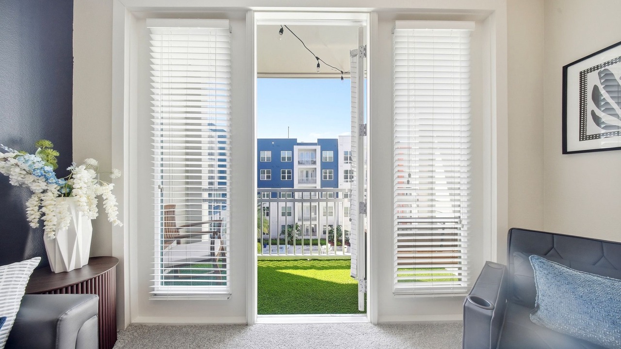 Photo of Livingroom in Courier City - Oscawana