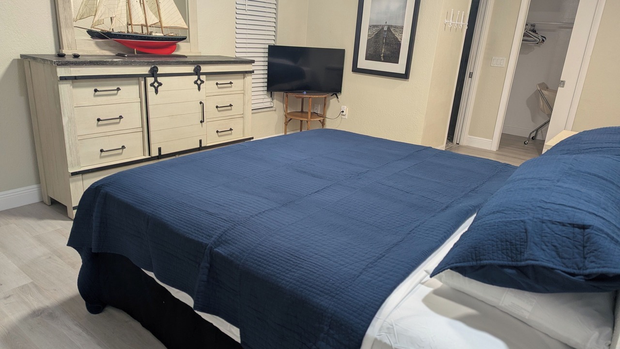 Photo of Bedroom in Capri Isle