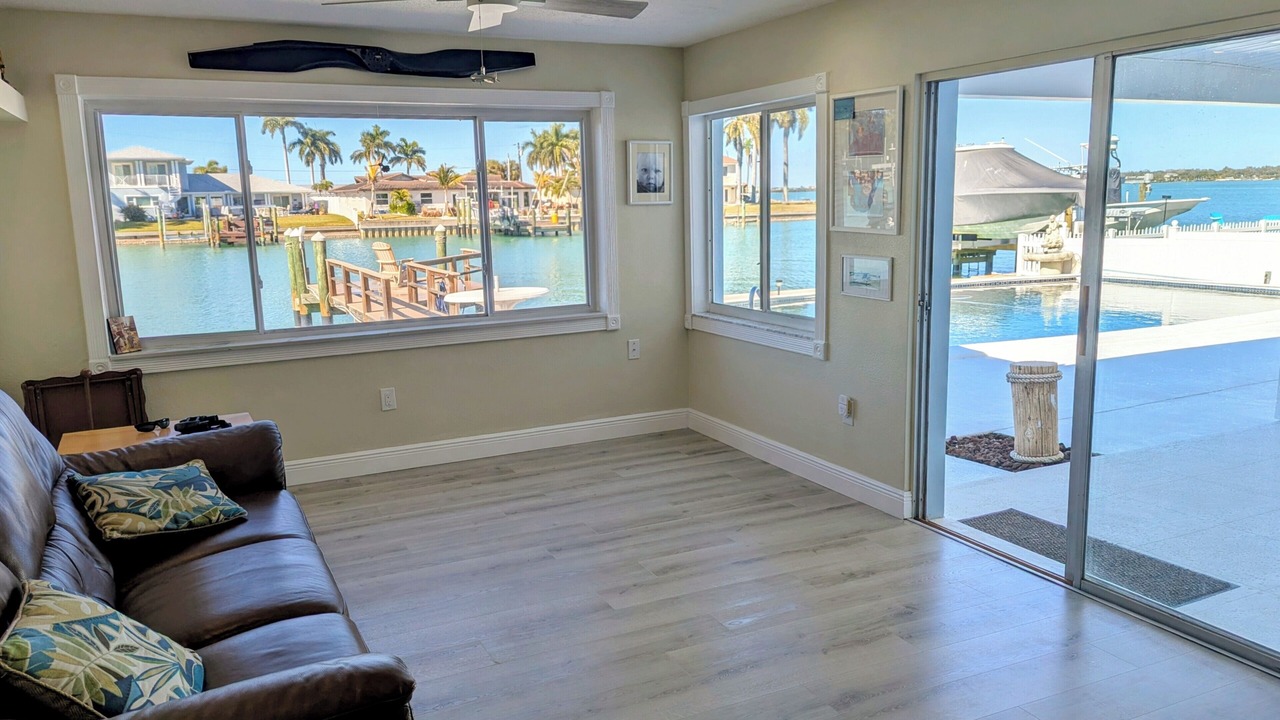 Photo of Livingroom in Capri Isle