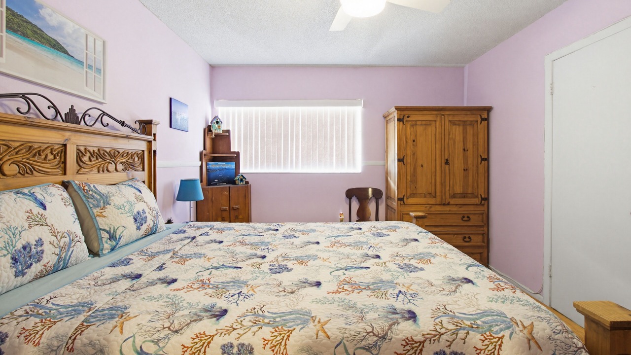 Photo of Bedroom in Ludlam
