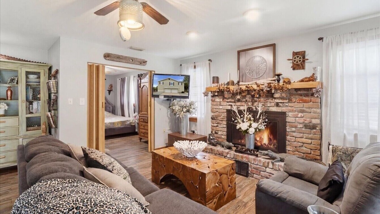 Photo of Livingroom in Bushnell