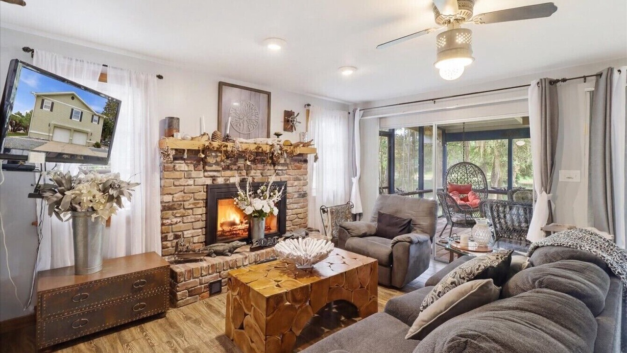 Photo of Livingroom in Bushnell
