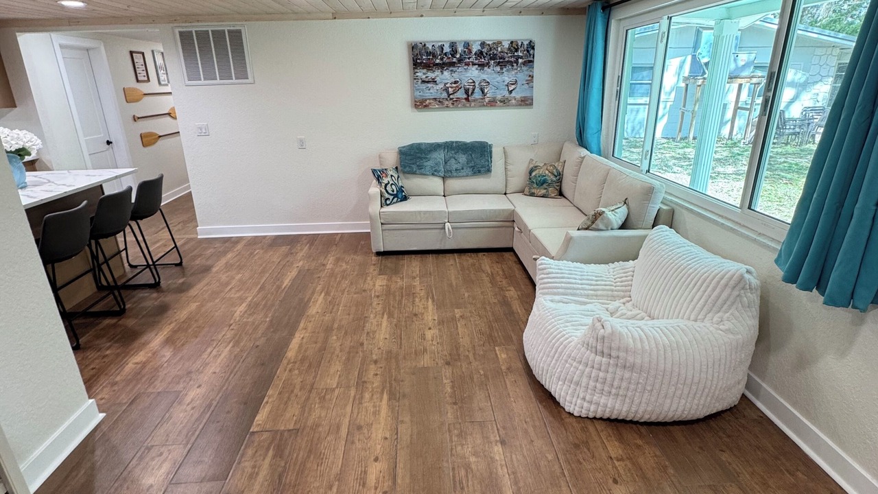 Photo of Livingroom in Weeki Wachee Gardens