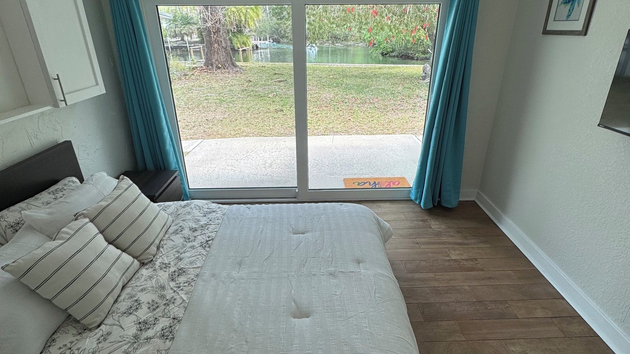 Photo of Bedroom in Weeki Wachee Gardens