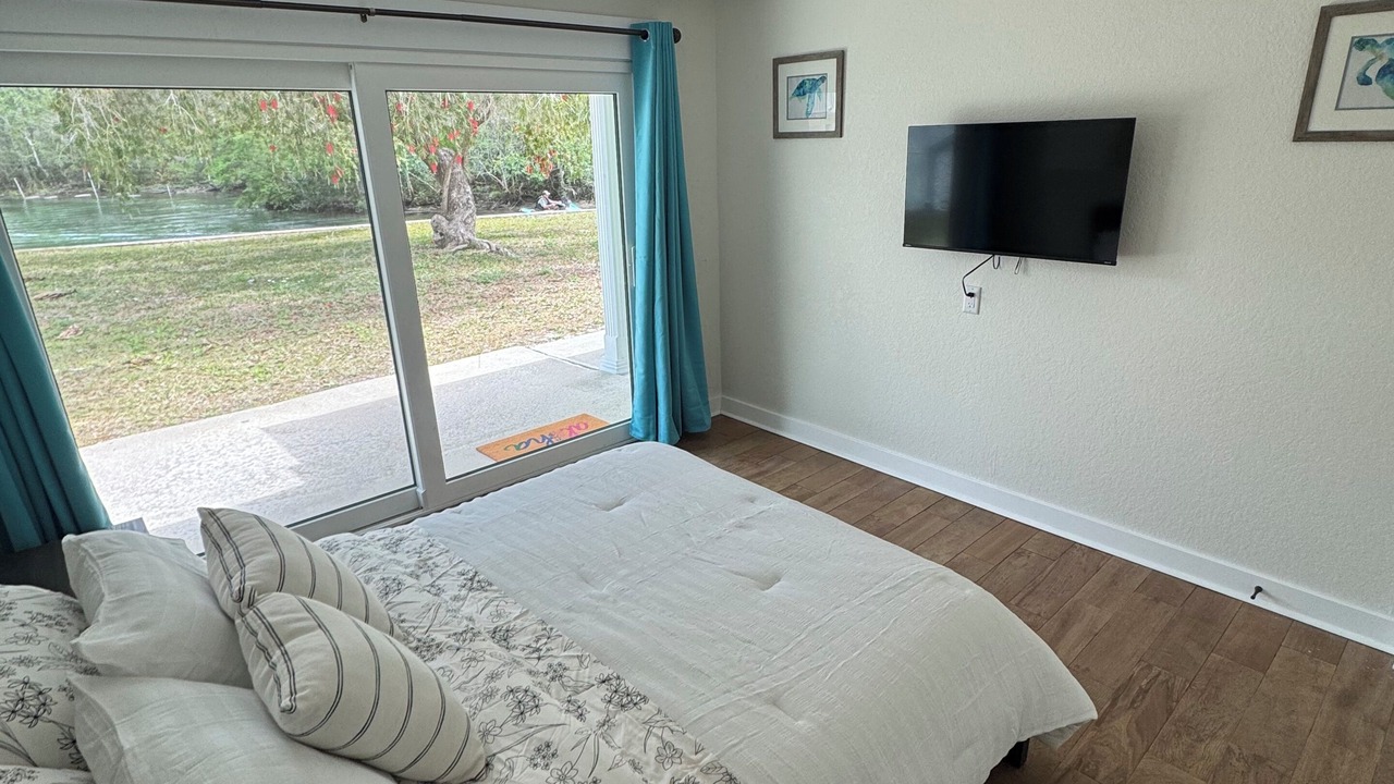 Photo of Bedroom in Weeki Wachee Gardens