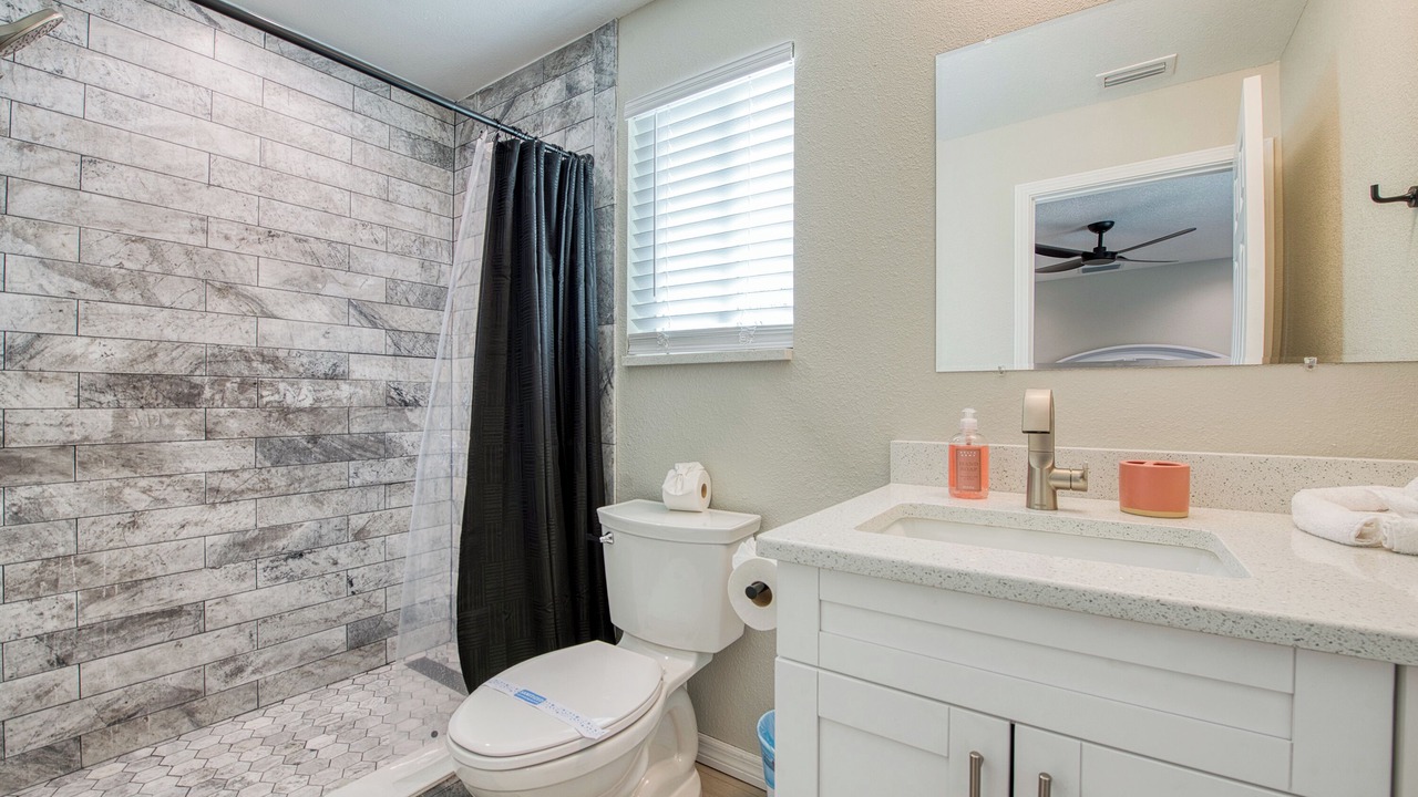 Photo of Bathroom in Weeki Wachee Gardens
